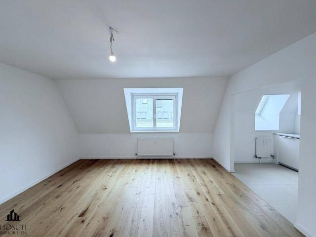 Helle Dachgeschosswohnung mit Charme und Ruhelage