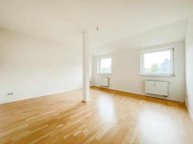 Helle Dachgeschosswohnung mit Einbauküche – Ihr neues Zuhause im Altendorfer Flemminggebiet