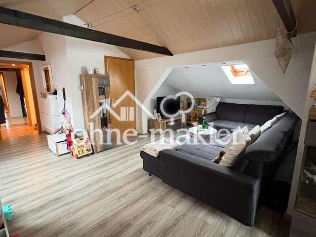 Helle Dachgeschosswohnung mit Garten, Garage und ruhiger Lage in Bad Endbach