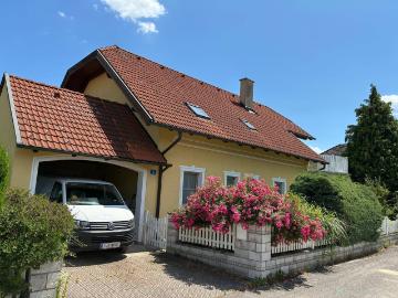3 Zimmer Dachgeschosswohnung mit Terrasse in Erpersdorf
