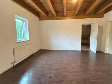 Helle Dachgeschosswohnung mit Gartennutzung gelangt zur Miete in Pottschach!