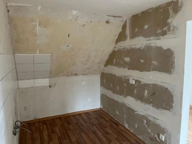 Helle Dachgeschosswohnung mit guter Verkehrsanbindung in Eberstadt