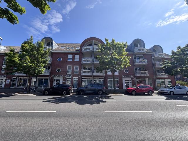 Helle Dachgeschosswohnung mit Loggia