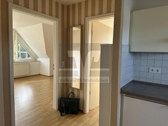 Helle Dachgeschosswohnung bereit für neue Mieter