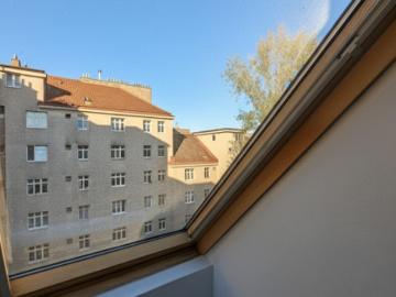 Helle Dachgeschoßwohnung in Ruhelage in 1150 Wien