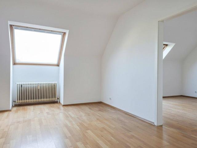 Ruhige Dachgeschoßwohnung Nähe U4 U6 Längenfeldgasse! Freier Mietzins für Anleger!