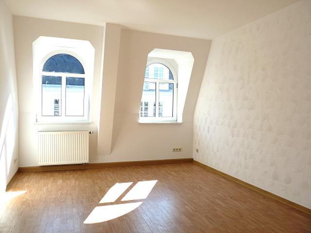 Helle Dachgeschoss Wohnung im Stadtzentrum Hauptstraße