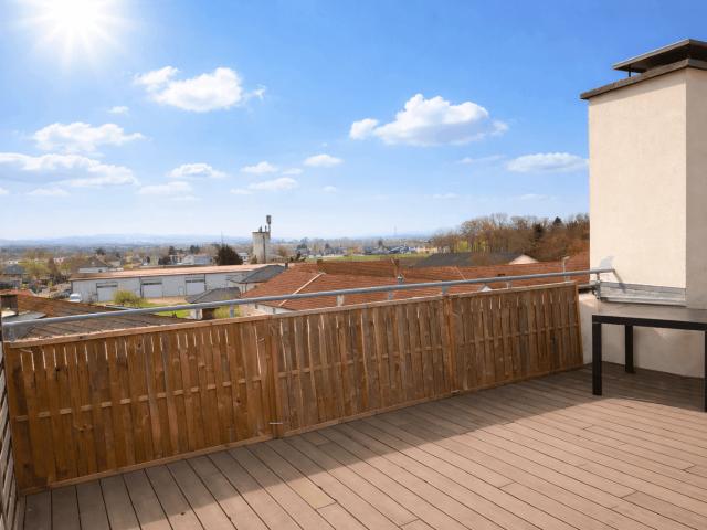 Helle Dachgeschoß Wohnung mit 28m2 Dachterrasse und herrlichem Fernblick