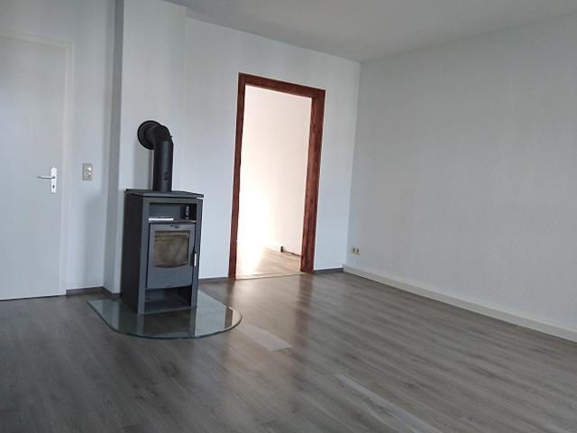 Helle Dachgeschoss Wohnung mit Kaminofen in der Innenstadt Rathausplatz