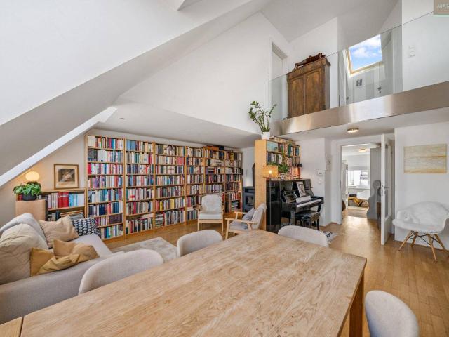 Dachgeschoss Maisonette mit bis zu 5 m Raumhöhe, Terrasse & Garage