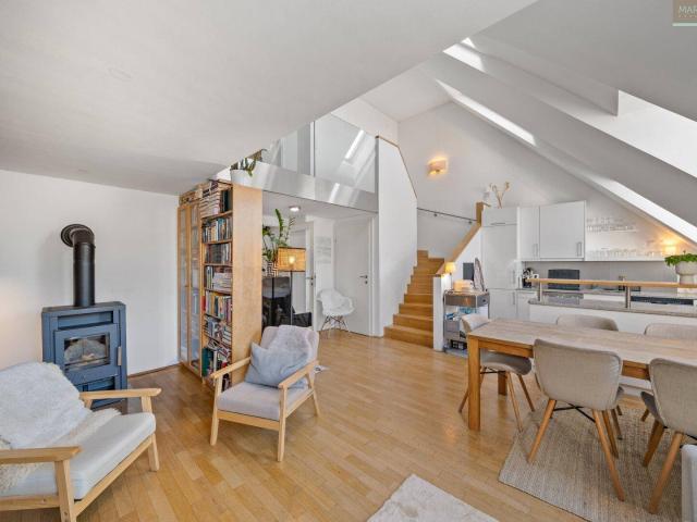 Helle Dachgeschoss Wohnung optional mit Garage
