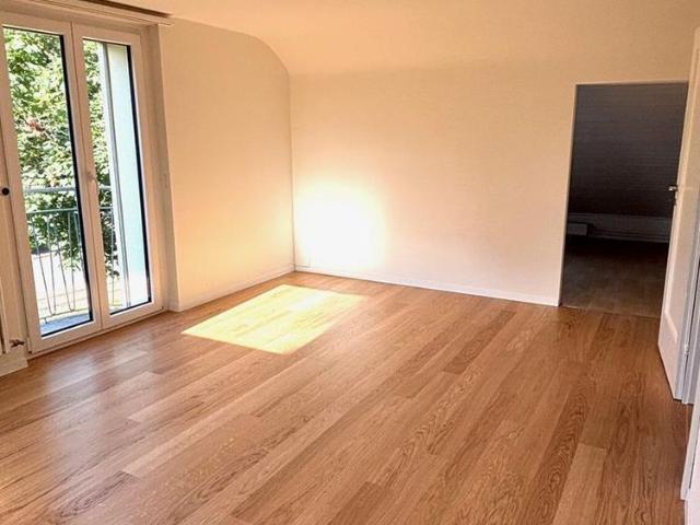Helle Dachwohnung auf dem Bruderholz mit ZEV