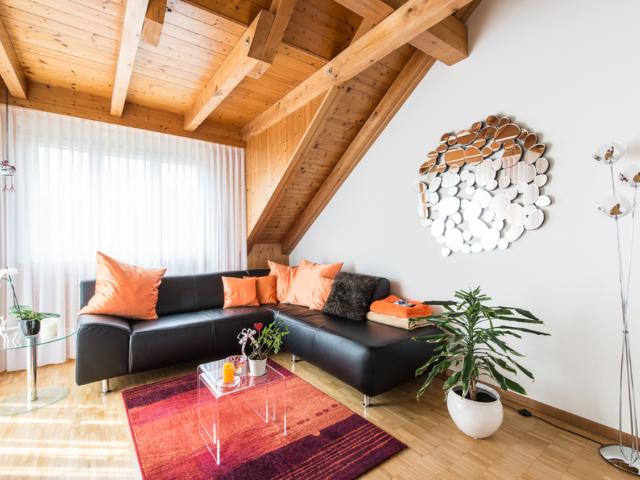 Helle Dachwohnung inkl. Bastelraum und Kellerabteil