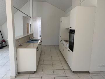 HELLE DACHWOHNUNG MIT BRANDNEUER KÜCHE