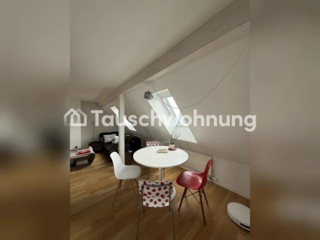 Helle Dachwohnung mit Terrasse im Herzen von Wipkingen