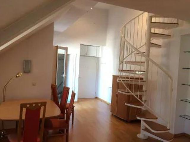 Helle DG Wohnung mit Balkon neben U4 Friedensbrücke Privat