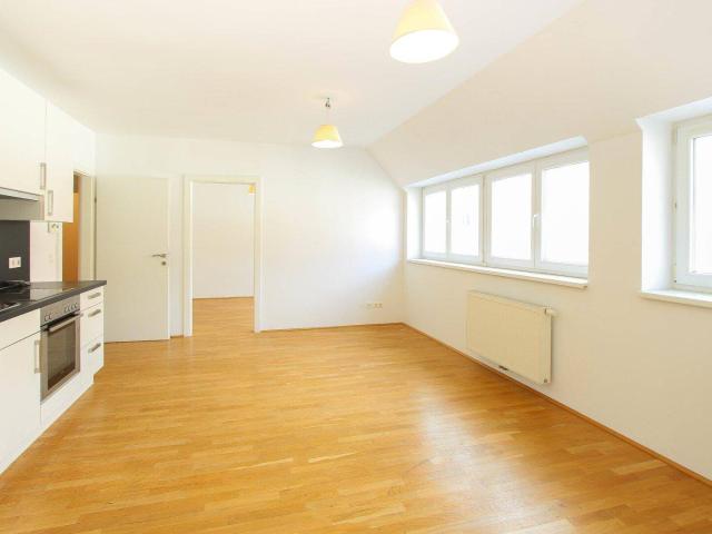 Helle DG Wohnung in ruhiger Lage!