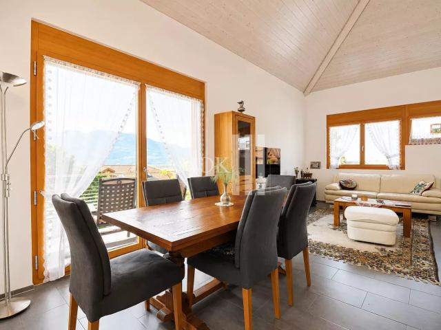 Helle Doppelhaus Zwischenwohnung in Ollon