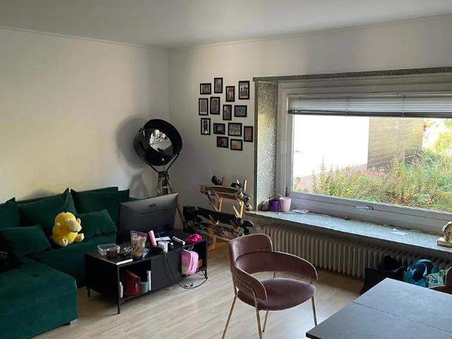Helle Doppelhaushälfte mit Balkon und Terrasse