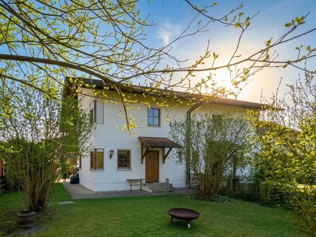 Helle Doppelhaushälfte auf 404 m² mit Keller, Garten, Terrasse und Balkon in Ostermünchen