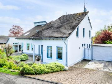 Helle Doppelhaushälfte in Ruhiglage