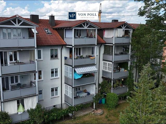 Helle Drei Zimmer Wohnung mit sonnigem Südbalkon und grünem Ausblick