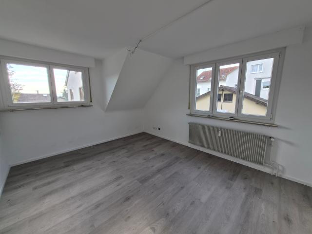 Helle Drei Zimmer Wohnung sucht neuen Mieter
