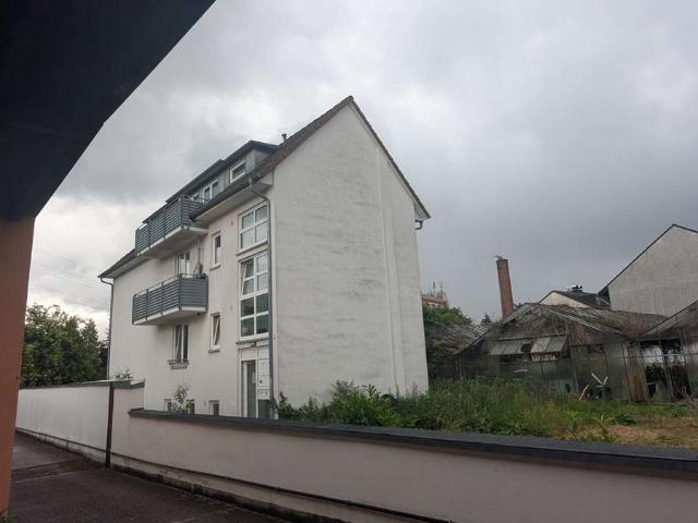Helle Drei Zimmer Dachgeschosswohnung mit Fernblick