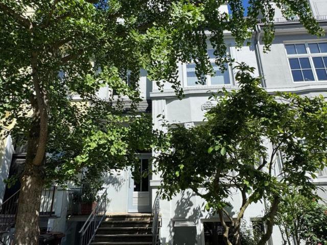 Helle Drei Zimmer Maisonette Wohnung mit Balkon in Schwachhausen