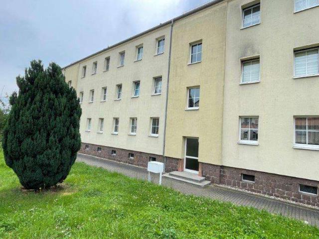 Helle Dreiraumwohnung im Erdgeschoss eines gepflegten Mehrfamilienhauses zum Verkauf