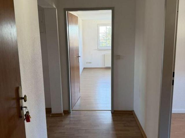 Helle Dreiraumwohnung mit ca. 74,99 m² Wfl Einbauküche, Stellplatz in Tiefgarage!