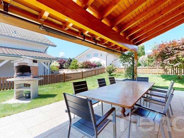 Helle eingeschossige Villa mit Garten in Onnens