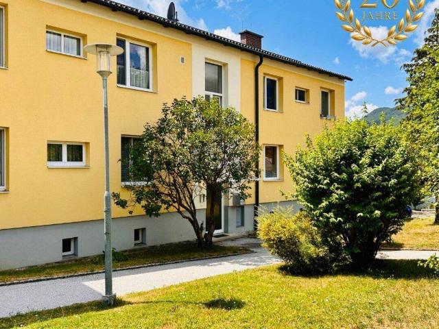 Helle Eigentumswohnung mit Balkon & Schneebergblick | Garage für 2 Fahrzeuge