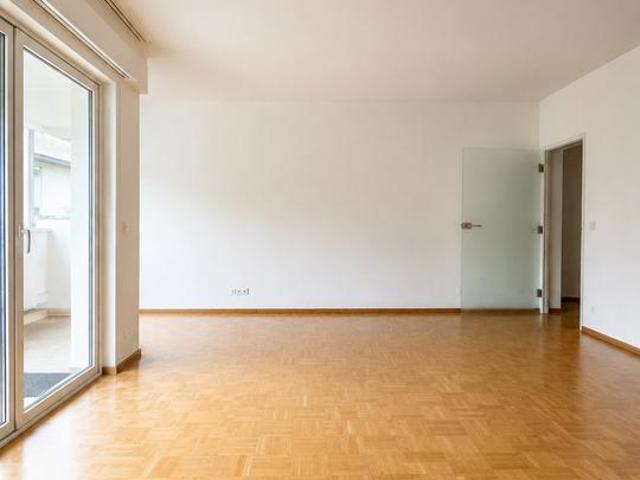 Helle Eigentumswohnung mit Balkonen, von privat
