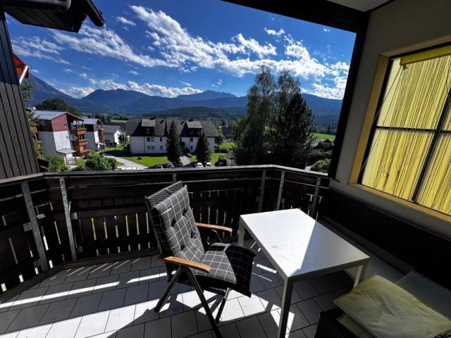 Helle Eigentumswohnung mit Südseitiger Loggia U. Tiefgaragenabstellplatz in Sonniger und Ruhiger Lage
