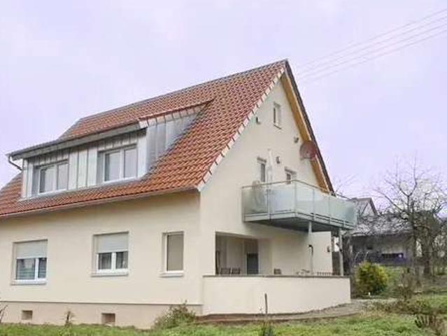 Helle, energetisch modernisierte Dachgeschosswohnung mit großem Balkon zum Wohlfühlen