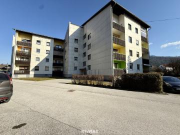 Helle Erdgeschosswohnung mit Balkon, 2 Schlafzimmern & viel Potenzial in Langenwang