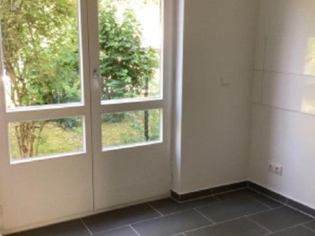 Helle Erdgeschosswohnung mit Terrasse im Herzen von Lankwitz !
