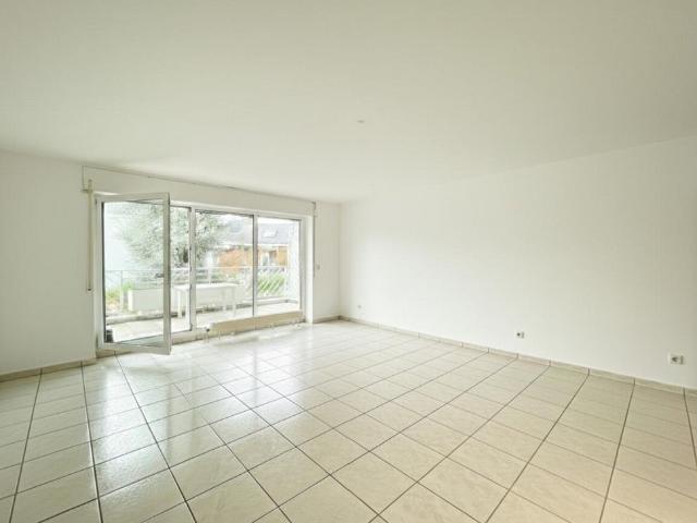 Helle Etagenwohnung mit großzügigem Wohn /Essbereich in Mülheim Saarn