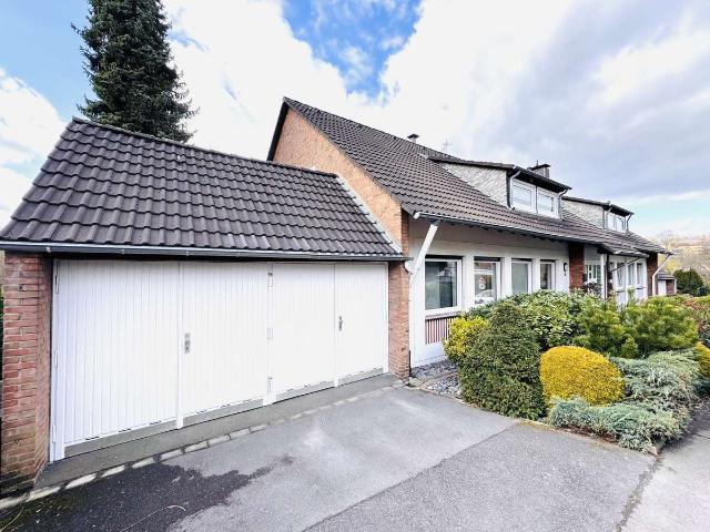 Helle ETW in toller WEG mit Garage, EBK und Garten