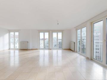Helle Familien oder WG Wohnung in zentraler Lage