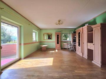 Helle Familienwohnung mit Carport und Aussicht!