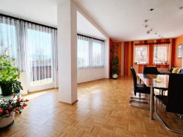 Lichtdurchflutete Erdgeschosswohnung mit privatem Garten