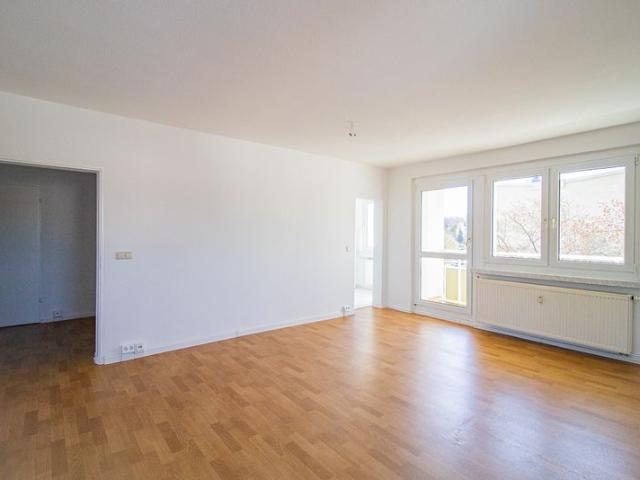 Helle Familienwohnung mit 68 qm + Loggia + PkW Stellplatz!