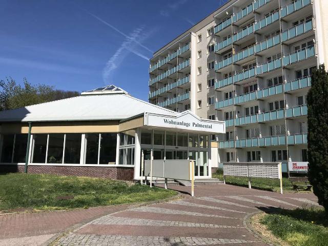 Helle freundliche 2 Raum Wohnung mit 2 Balkone, 2 Bäder und Wohnküche