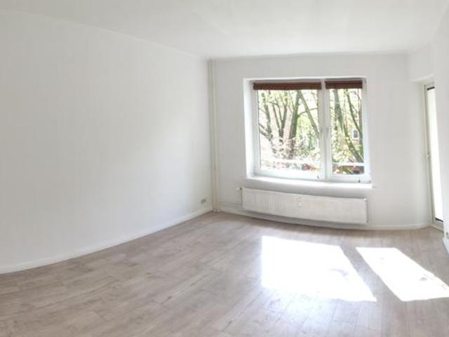 Helle, freundliche 2 Zimmer Wohnung in Hamburg Uhlenhorst mit Balkon, courtagefrei