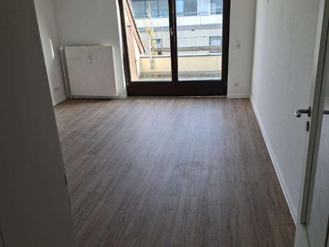 Helle, freundliche, 3 Zimmer Wohnung mit Balkon