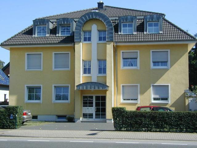 Helle freundliche 3 Zimmer Wohnung mit Balkon in der Villa Kleef