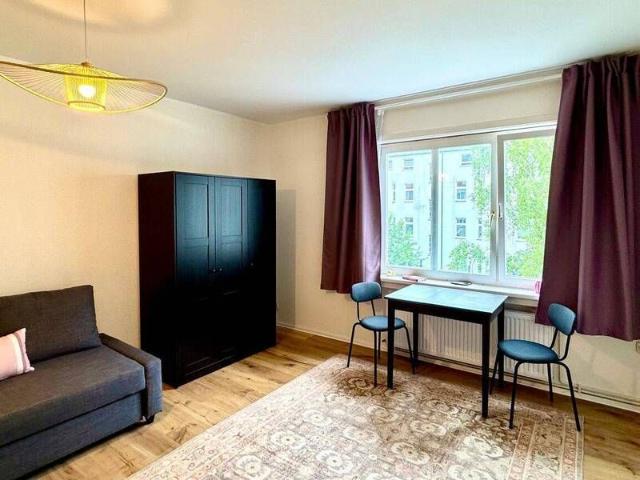 Helle freundliche Zweizimmerwohnung. Umfassend renoviert und möbliert. Perfekt für Singles oder junges Paar