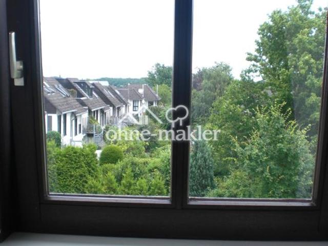 Helle, freundliche Dachgeschoss Wohnung provisionsfrei